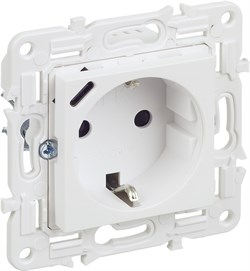 IEK SKANDY Арктический белый Розетка с/з с защитными шторками 16А с USB C 18Вт SK-R17W SK-R14-16-U14-018-K01 - фото 73886