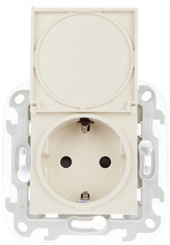 Simon 24 Слоновая кость Розетка 2К+3 IP44 с крышкой и защитными шторками Push&Go 2420448-031 - фото 76065