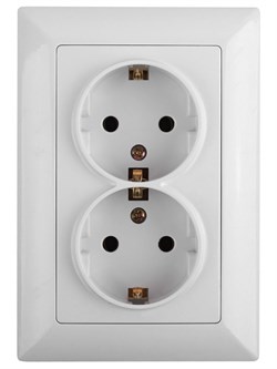 Intro Розетка Solo 4-208-01 с заземлением двойная 2X2P+E Schuko со шторками, 16А-250В, IP20, СУ, белый Б0053697 - фото 76453