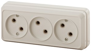 Intro Розетка Quadro 2-205-02 без заземления трехместная 3х2P, 16А-250В, IP20, ОУ, слоновая кость Б0053813